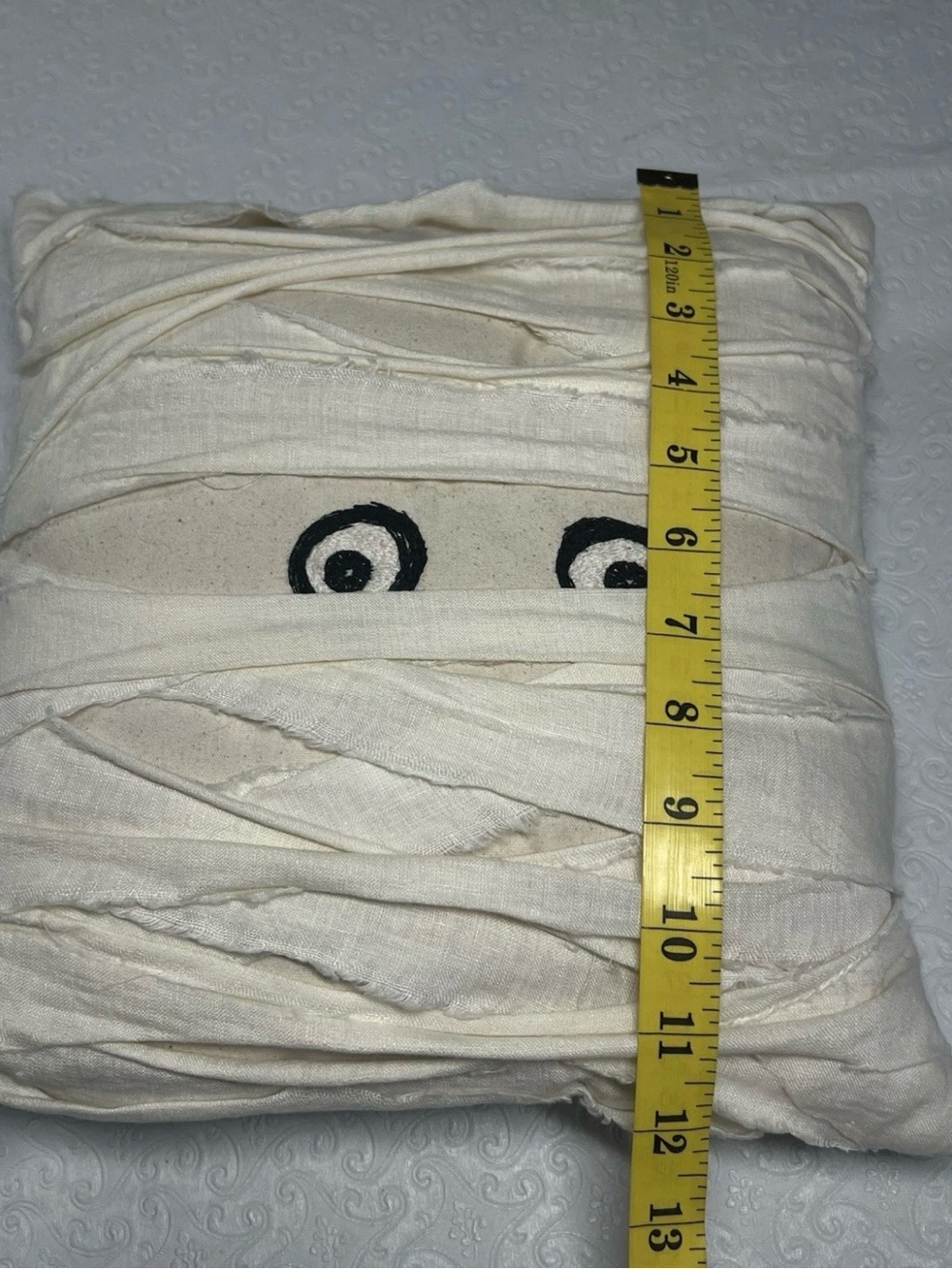 Pottery Barn Halloween Mummy Cream Throw Pillows Set of 2 Vtg - Picture 10 of 11